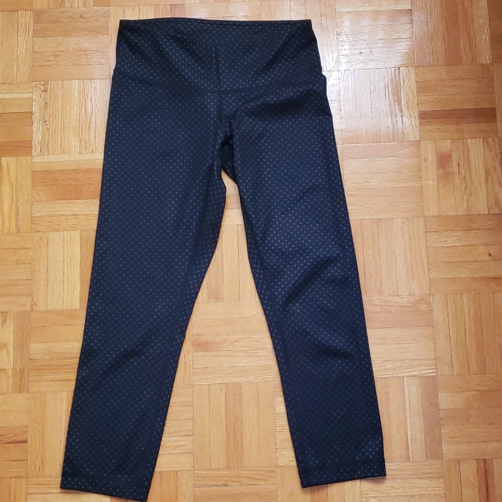 Lululemon rare polka dot crop size 4